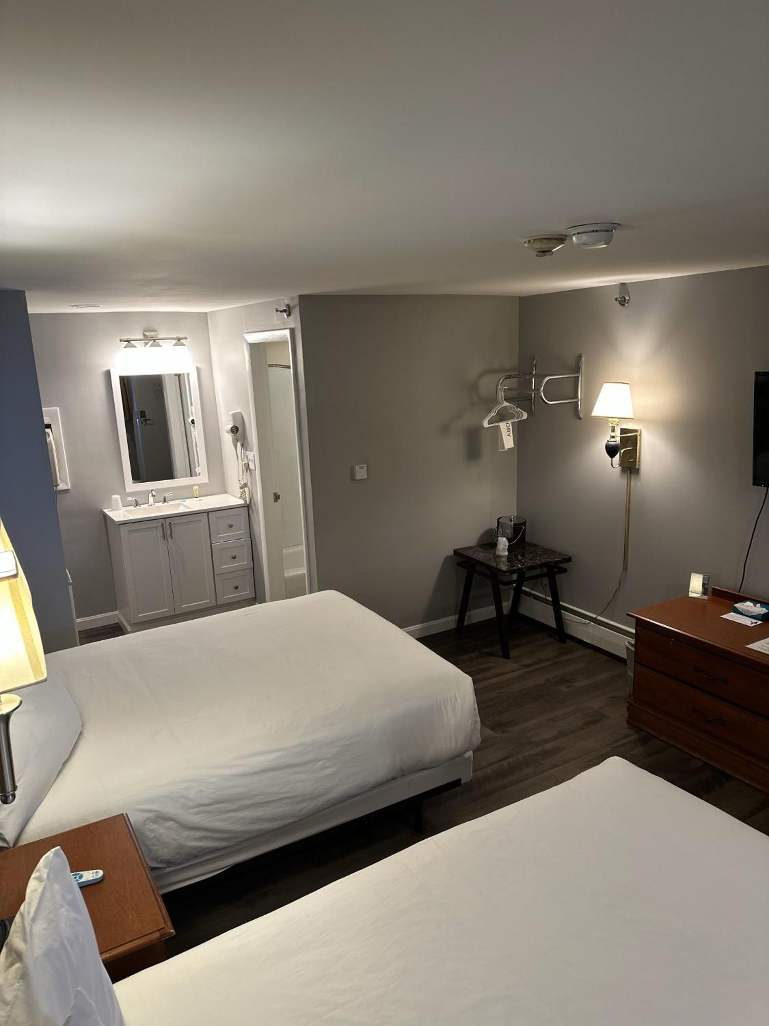 Trade Winds On The Bay Aparthotel Rockland Buitenkant foto