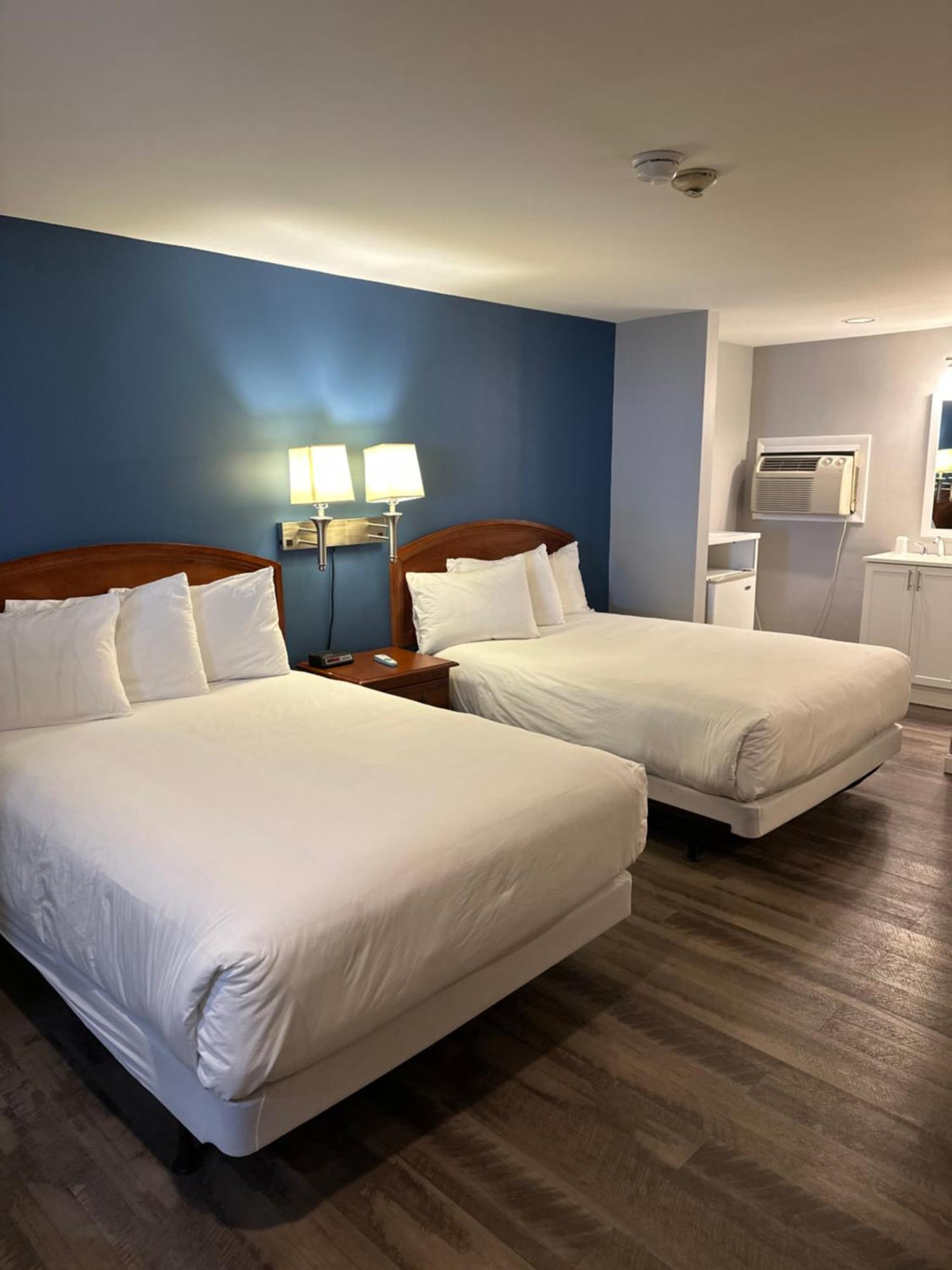 Trade Winds On The Bay Aparthotel Rockland Buitenkant foto
